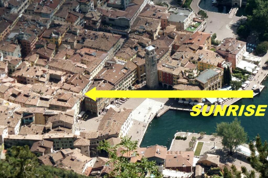 Appartamento Sunrise - Centro Storico N2 Riva del Garda Buitenkant foto