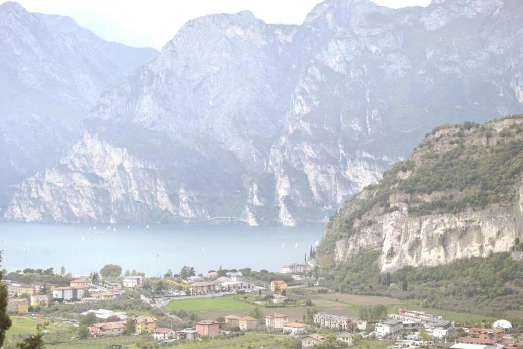 Appartamento Sunrise - Centro Storico N2 Riva del Garda Buitenkant foto
