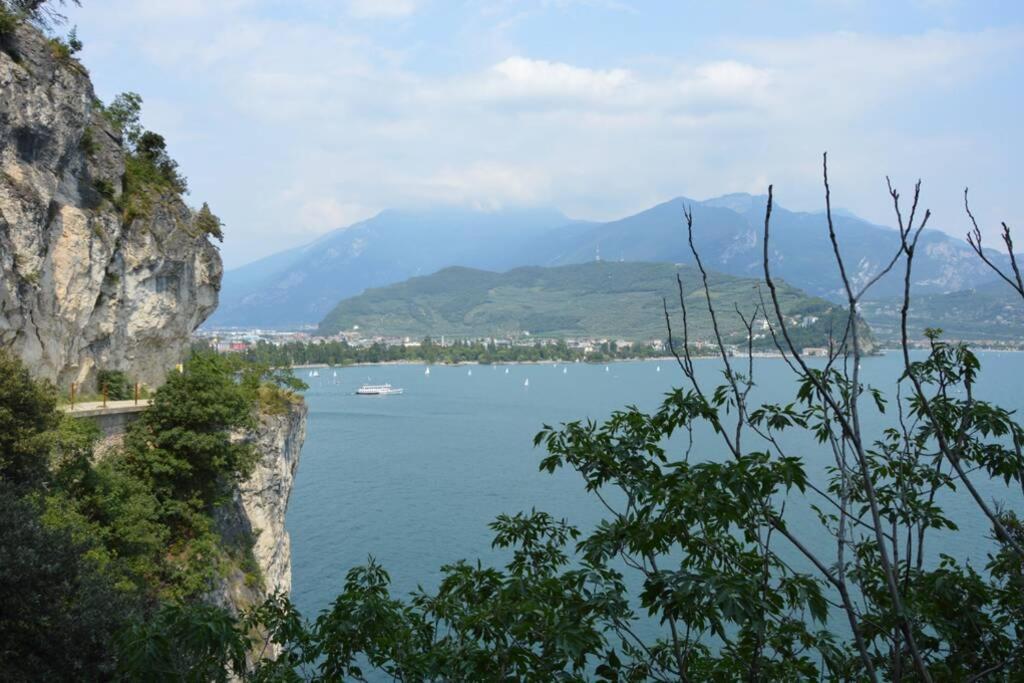 Appartamento Sunrise - Centro Storico N2 Riva del Garda Buitenkant foto