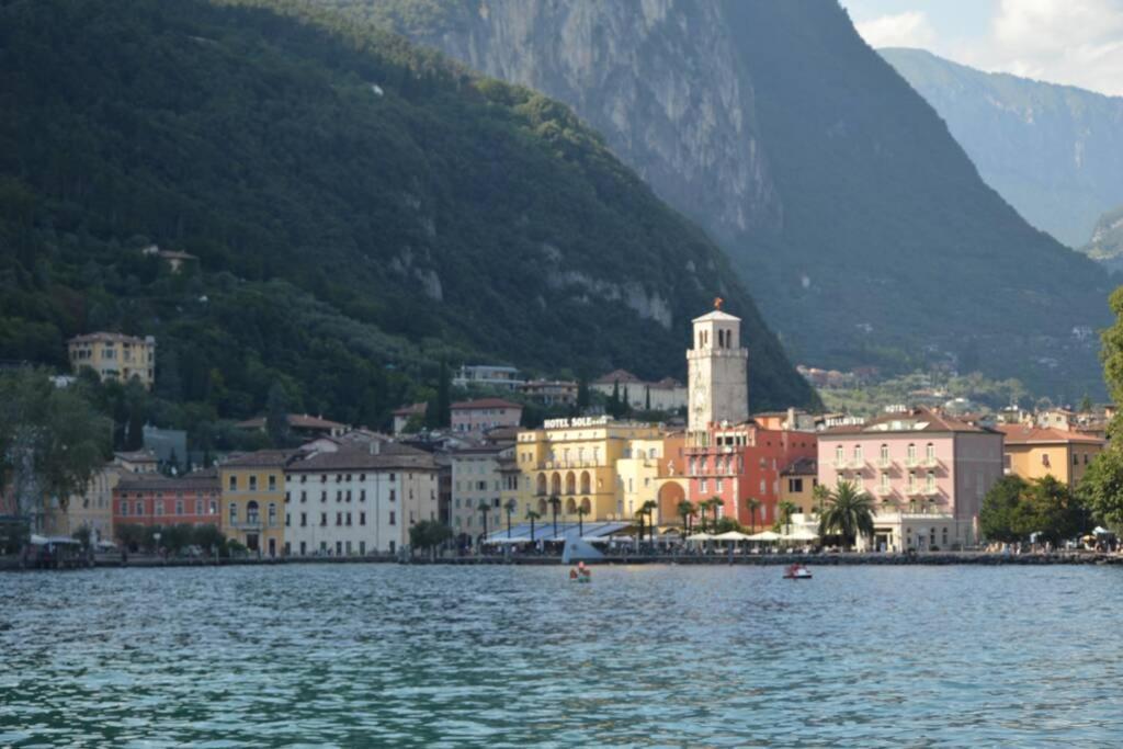 Appartamento Sunrise - Centro Storico N2 Riva del Garda Buitenkant foto