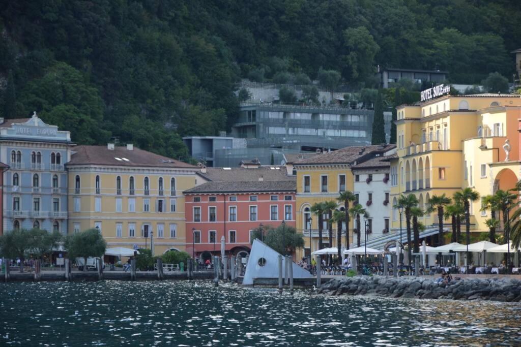 Appartamento Sunrise - Centro Storico N2 Riva del Garda Buitenkant foto