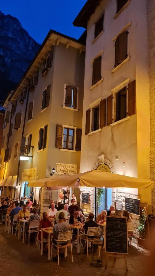 Appartamento Sunrise - Centro Storico N2 Riva del Garda Buitenkant foto